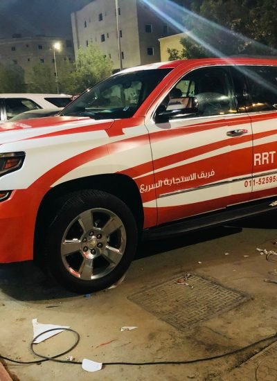 طباعة استيكر على سيارة الشركة