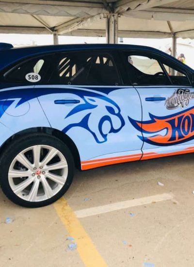 طباعة استيكر على السيارة